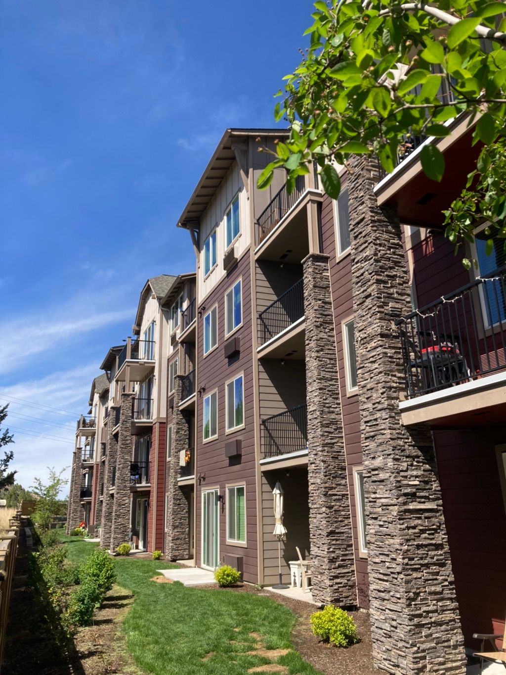 4 Story Complex Window Clean
Bend, OR 