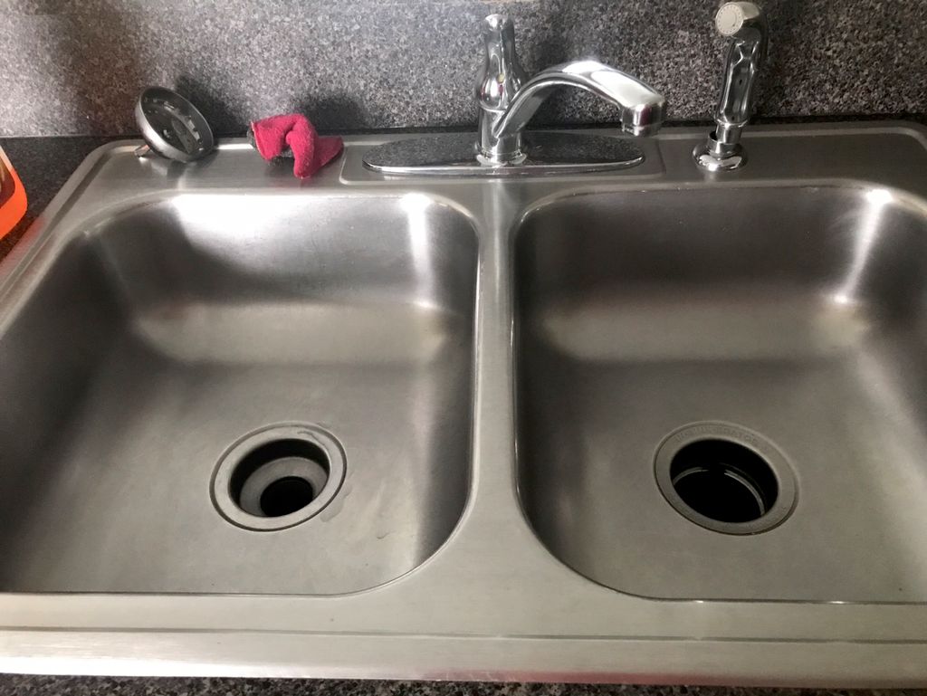 Clean kitchen sink 