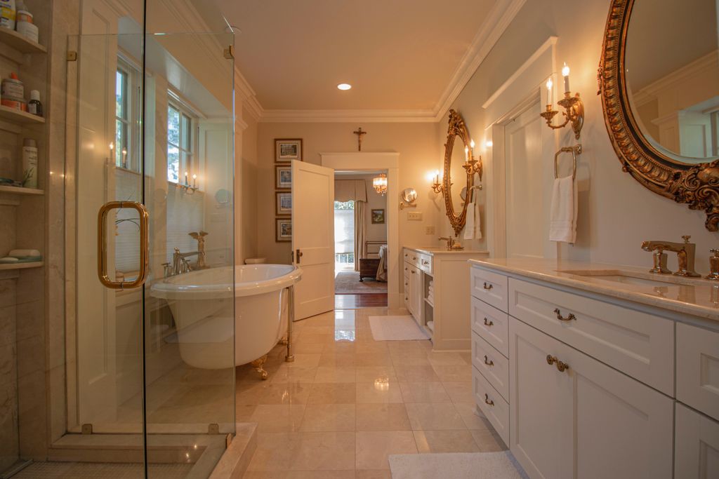 Bathroom Reflip