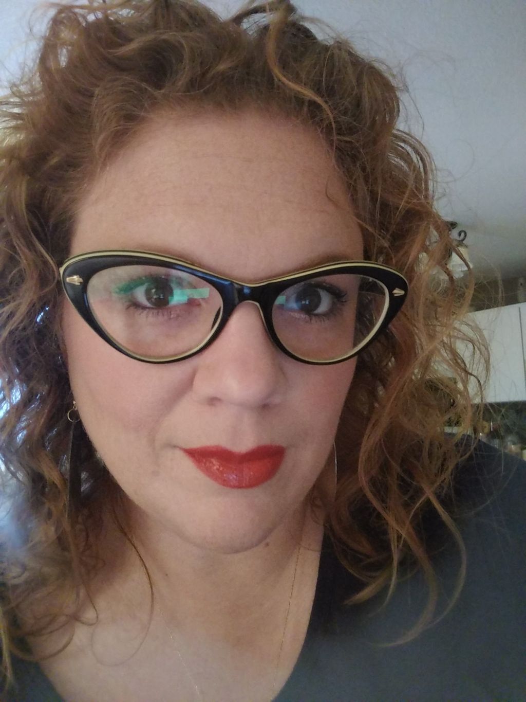 Love cateye glasses! Kinda my thing!