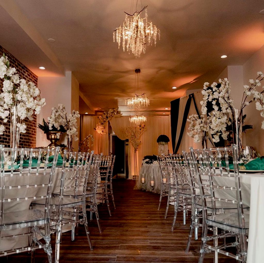 After

Job details : 3 chandeliers - 300x3 =$900
 