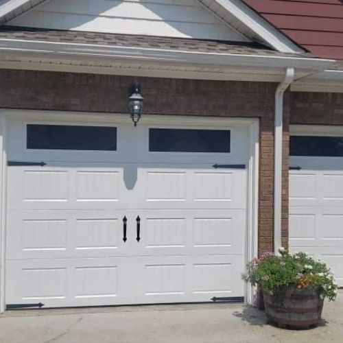 Beadbord white garage door with clear glass