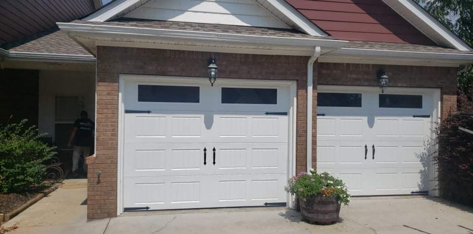 Beadbord white garage door with clear glass