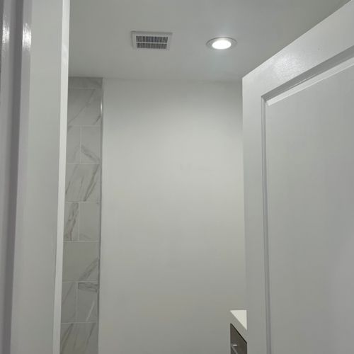 Finished bathroom Flat white 