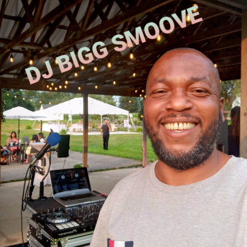 DJ BIGG SMOOVE