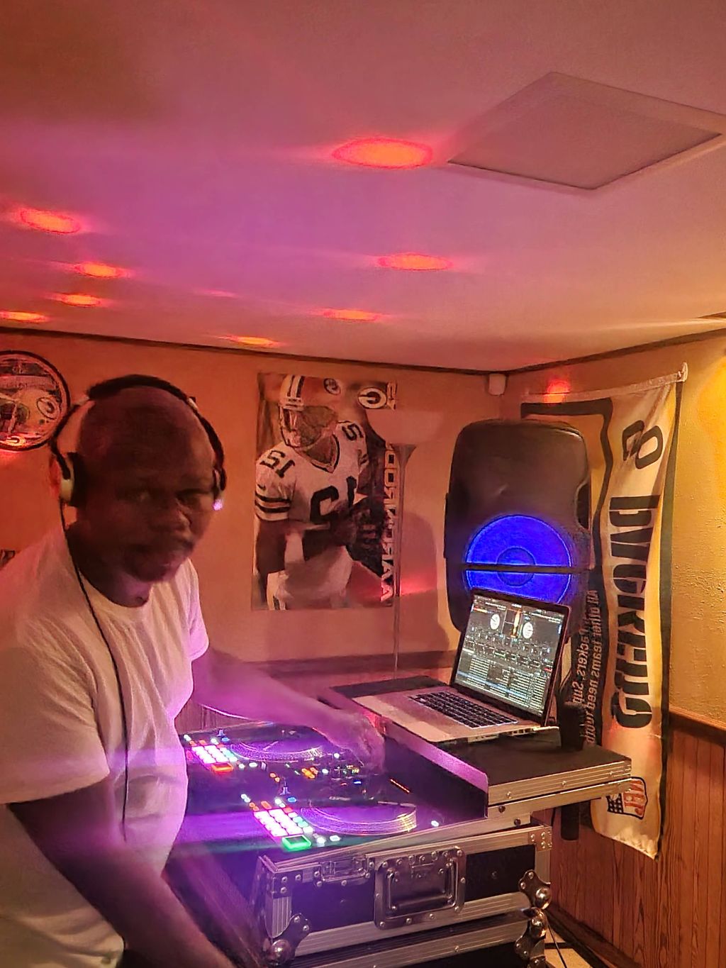 Saturday Night Mix. Check me out on Mixcloud 