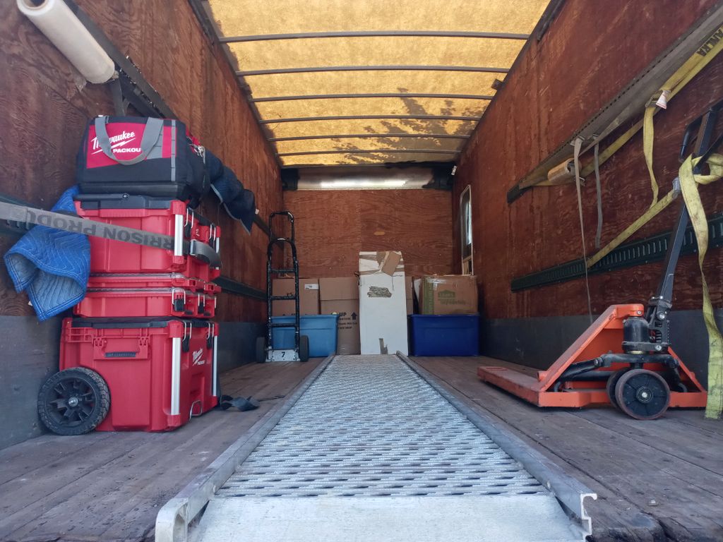 24ft Box Truck - Fully equipped to transport items