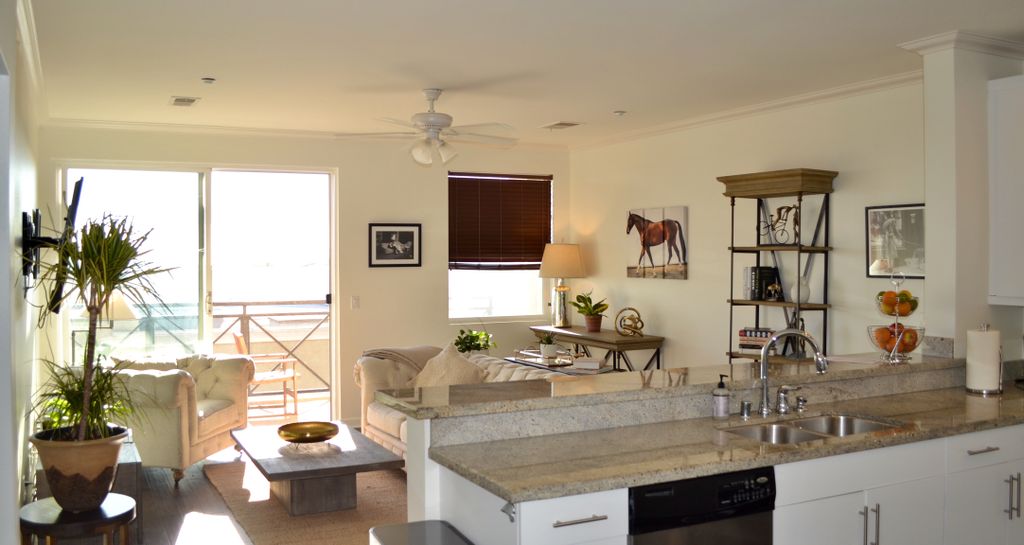 Current Property: 1 Bdrm Condo in Hillcrest