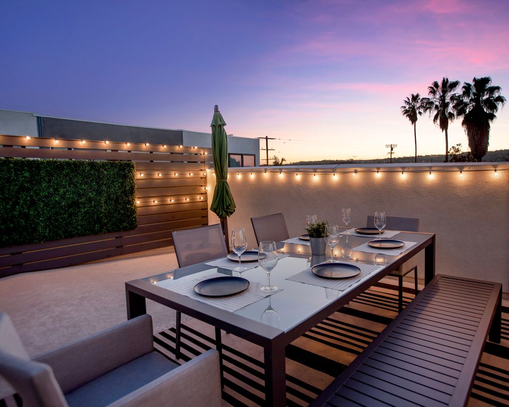 Sunset Patio (Listed in AIRBNB/VRBO)