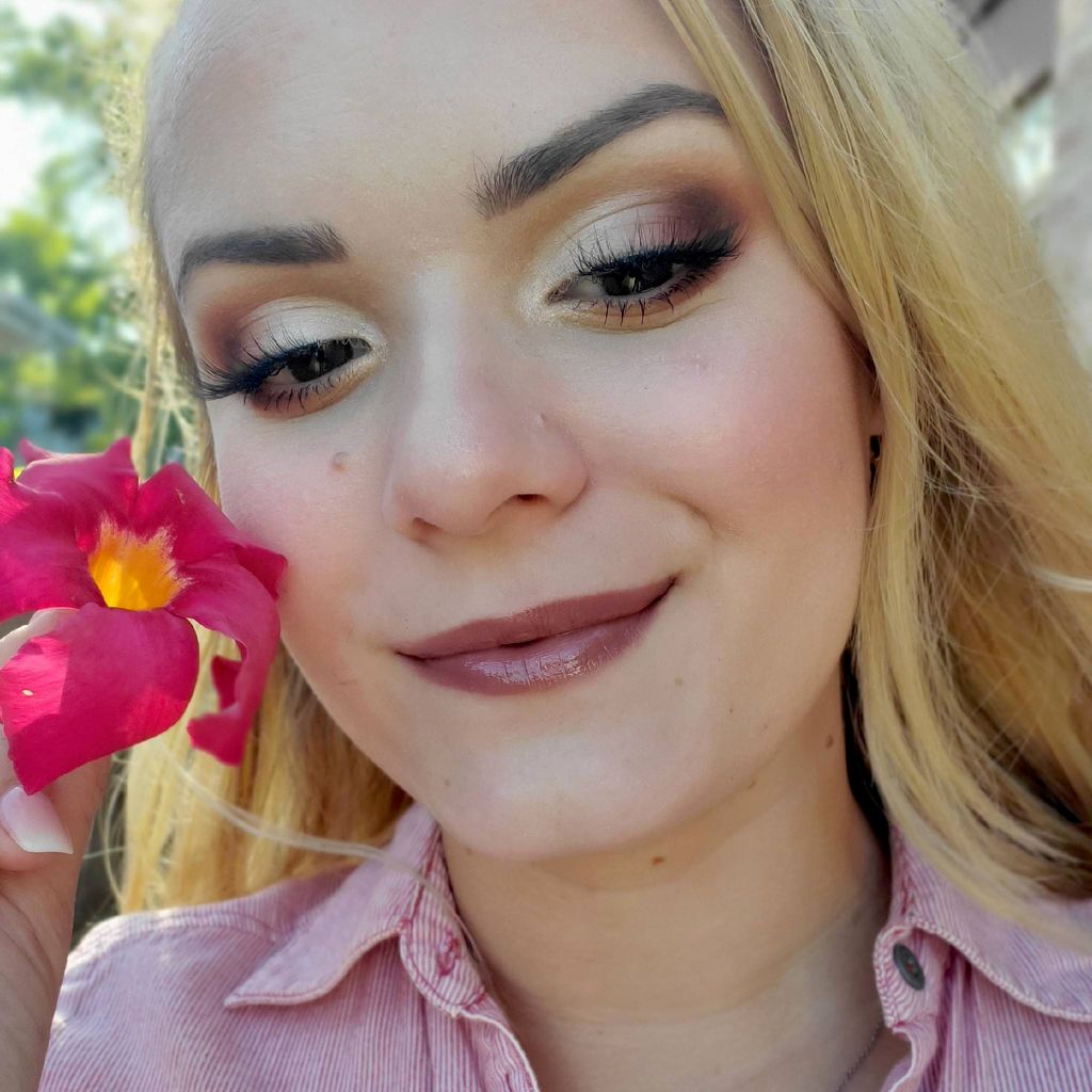 @glamfullyroyal