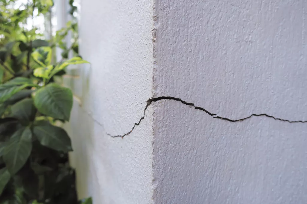 cracks in foundation