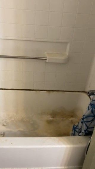 Moving out cleaning before bathroom tub