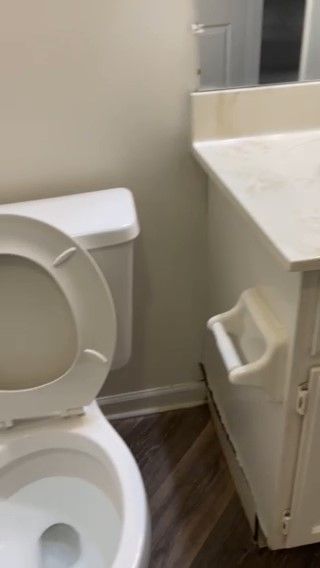 Moving out cleaning after bathroom tub