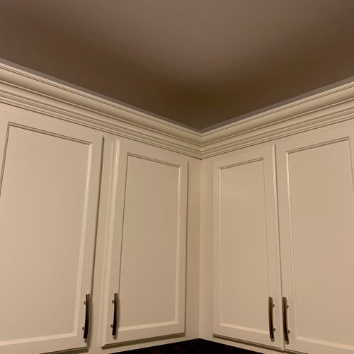 David install crown moulding on my kitchen cabinet