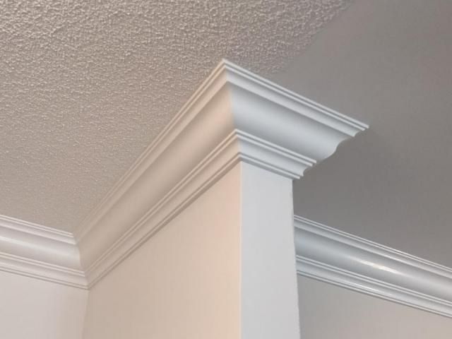 Crown molding - Glen Ellyn 