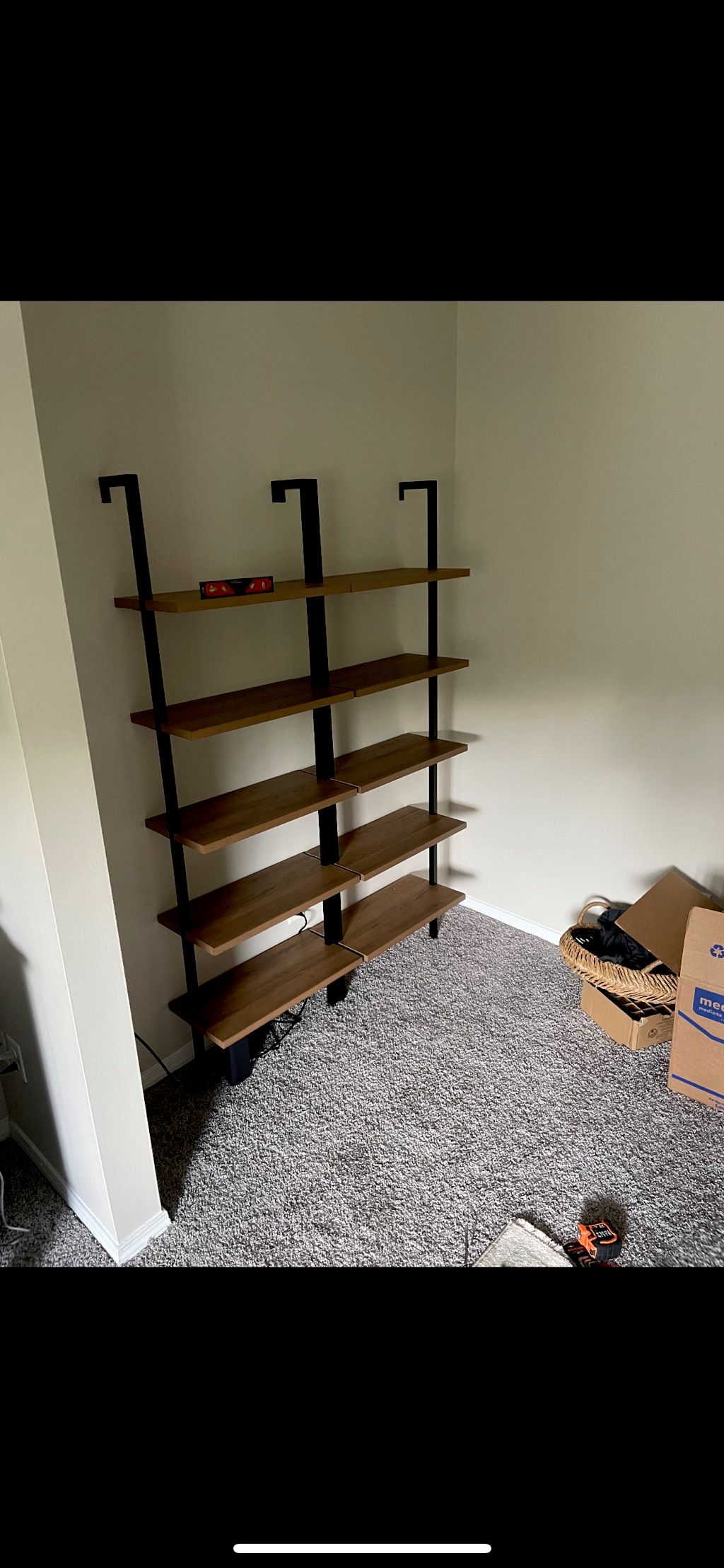 Assembled book stand 