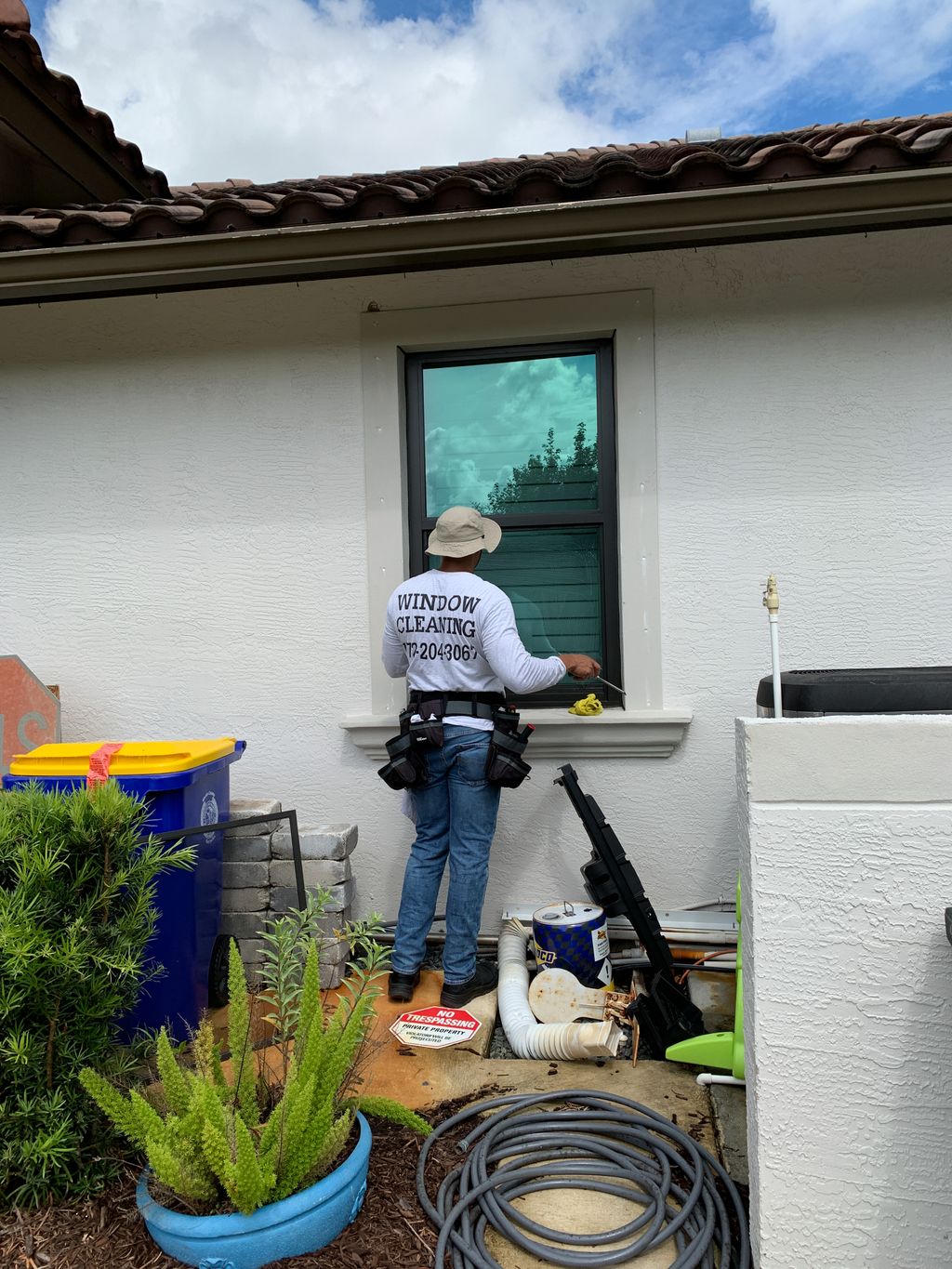 Window cleaner in Stuart Cleaning windows