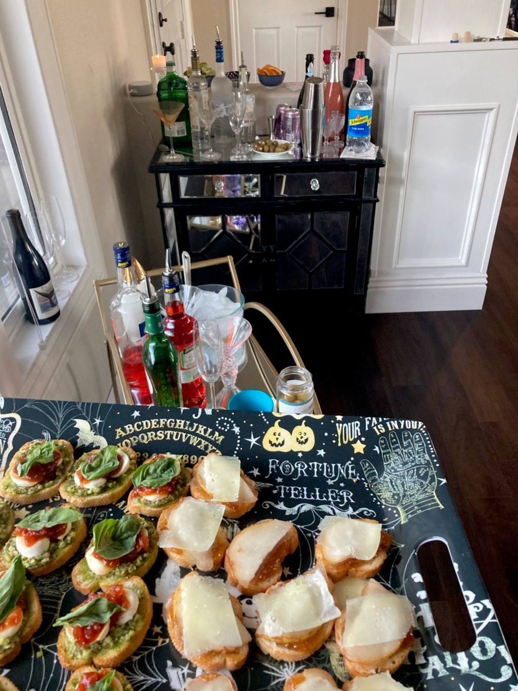 Murder Mystery Cocktails & Dinner
