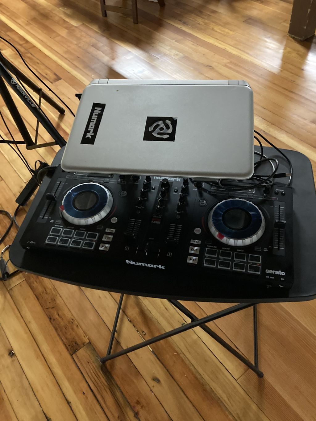 DJ