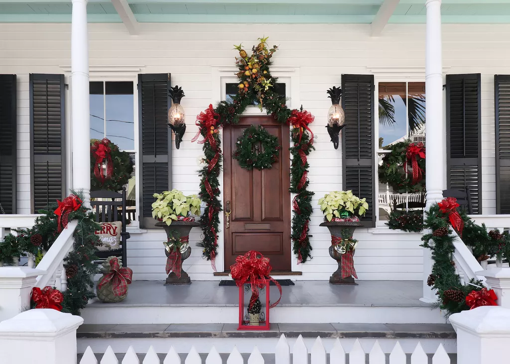 porch holiday decorations