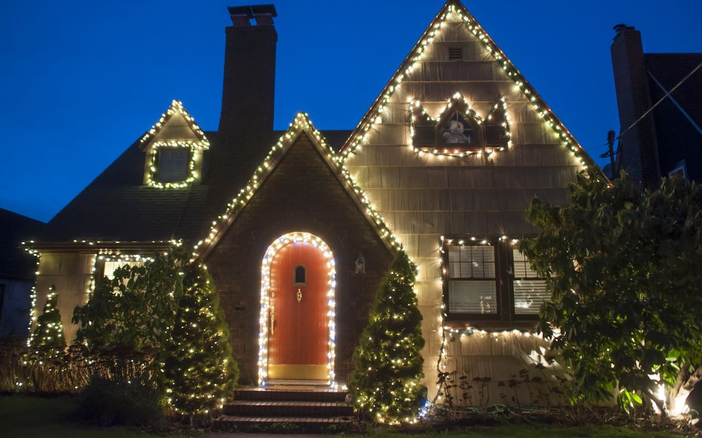 How much does Christmas light installation cost?