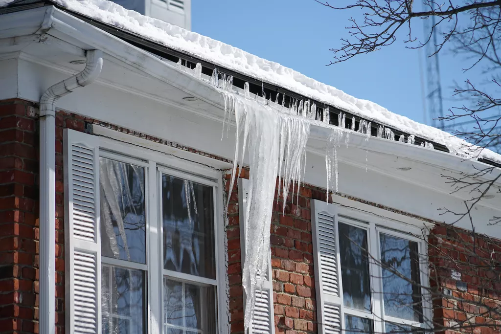 ice dams on roof