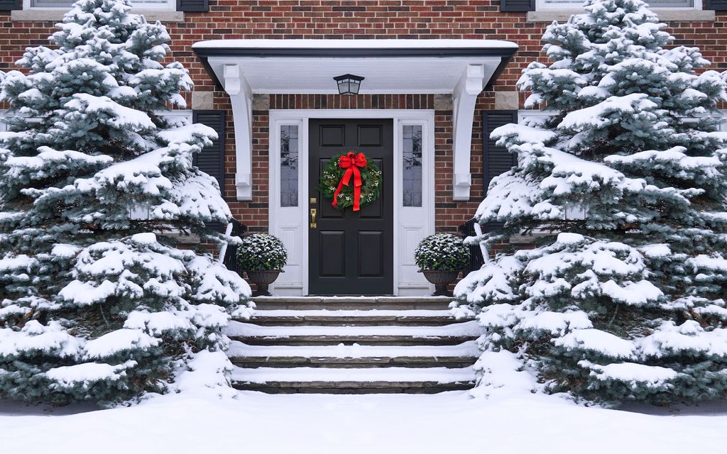 13 winter home curb appeal ideas.