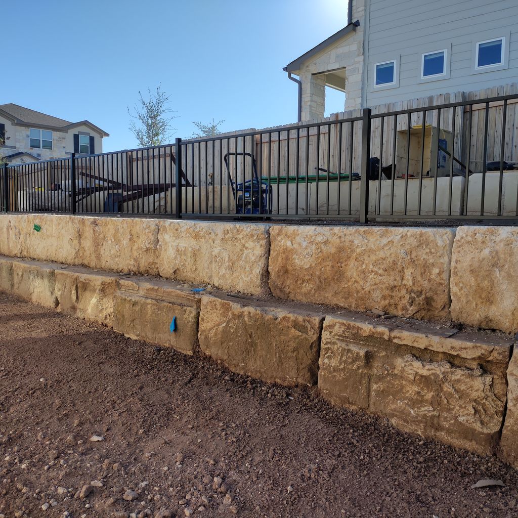 Retaining wall for multi-level use
