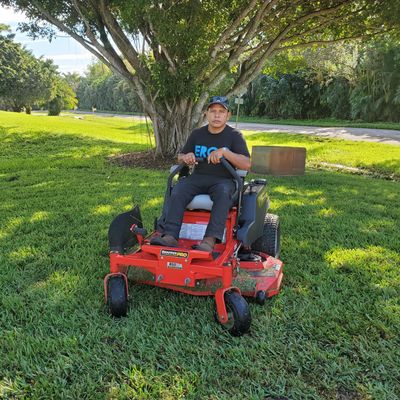 Avatar for Kyano's Lawn Mowing