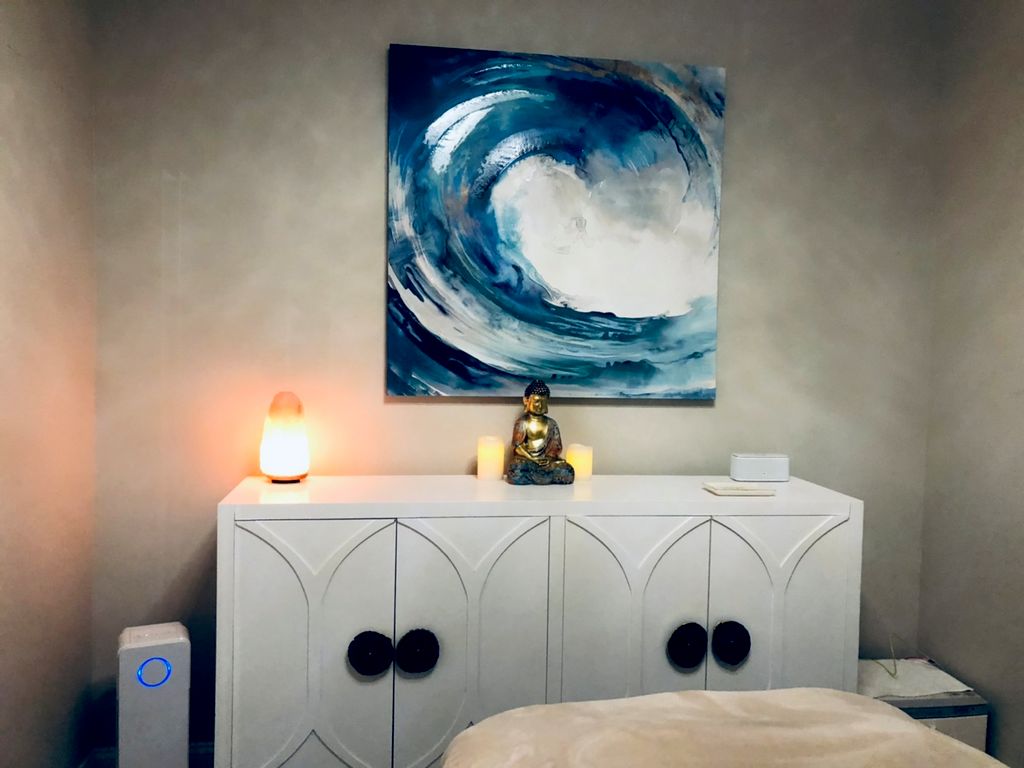 Clean room with HEPA air purifier 