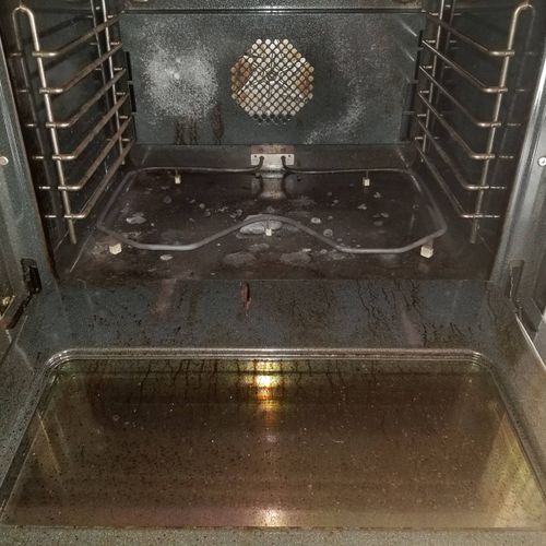 Call us today to get your oven clean. (before)