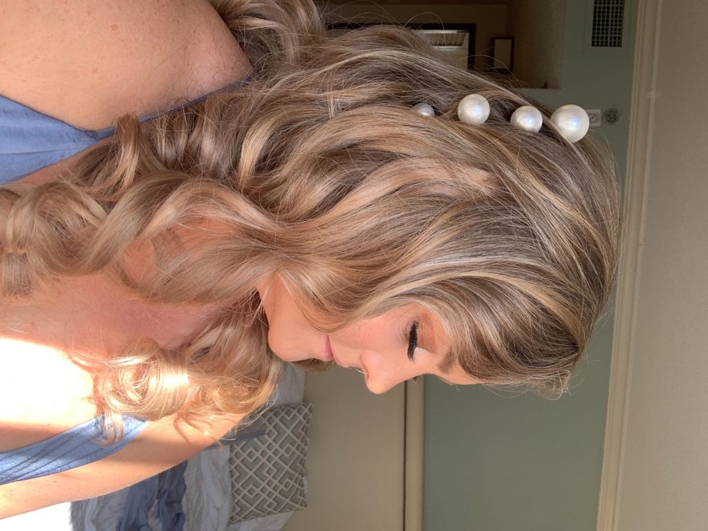 Gigi did mine and my bridesmaids hair for my weddi