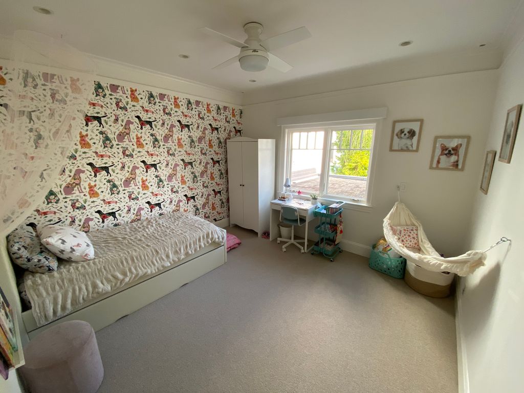 Wallpaper installation (repeat pattern)