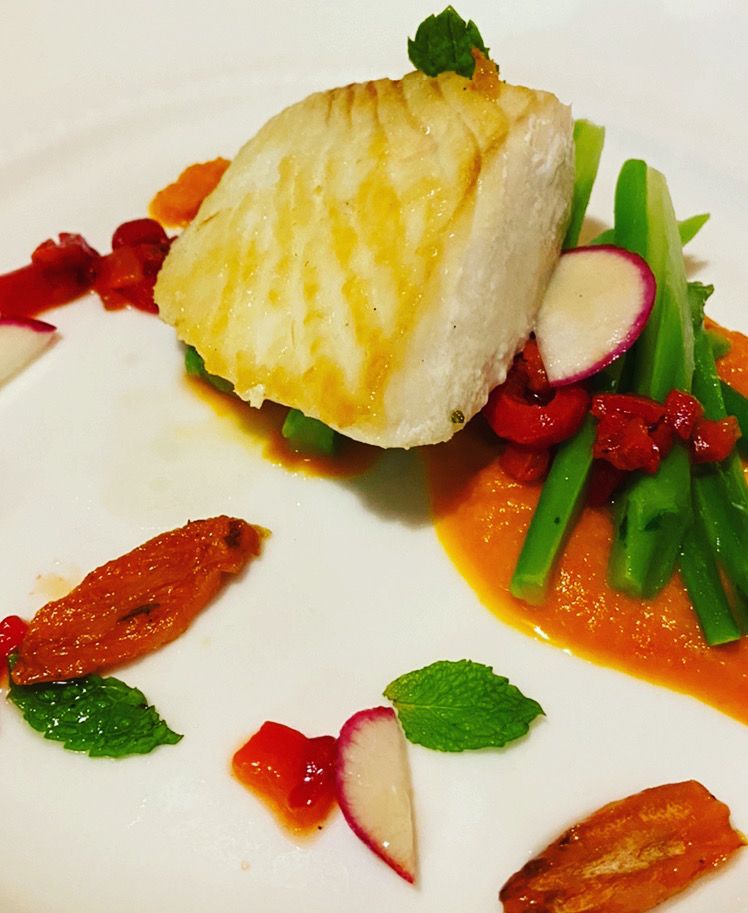 Seared halibut/broccolini/red pepper coulis