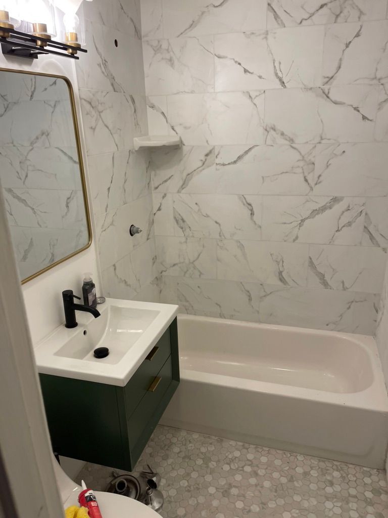 New “marble” shower wall and tub installation 
