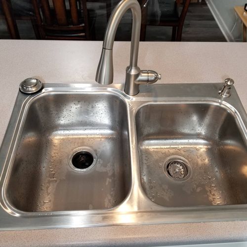 I had Volodymyr to replace my kitchen sink, he did