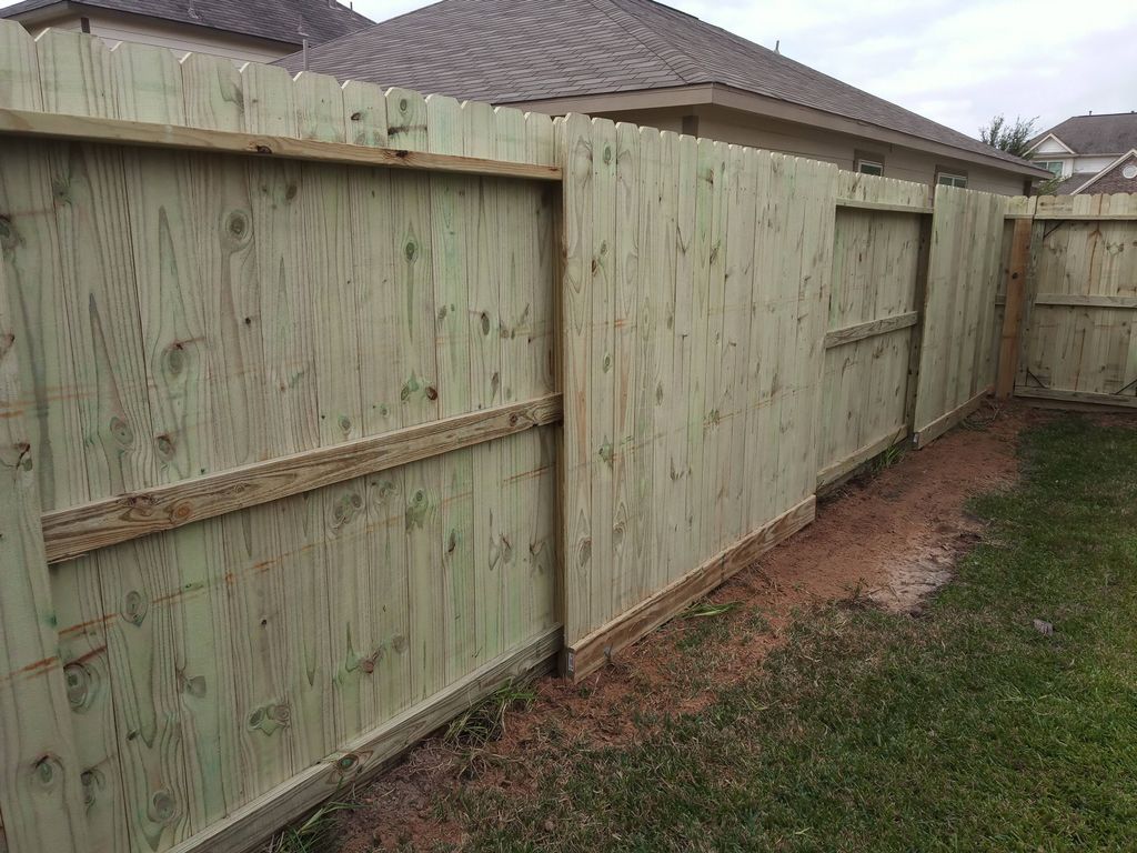 6'6" Pine Neighbor friendly divider