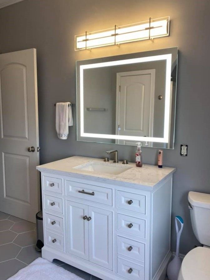 Mirror with built-in lighting