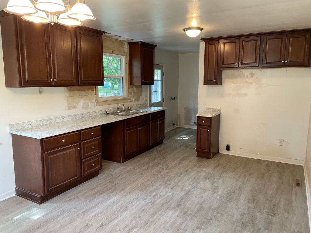 Petersburg kit reno: end. Owner will paint.
