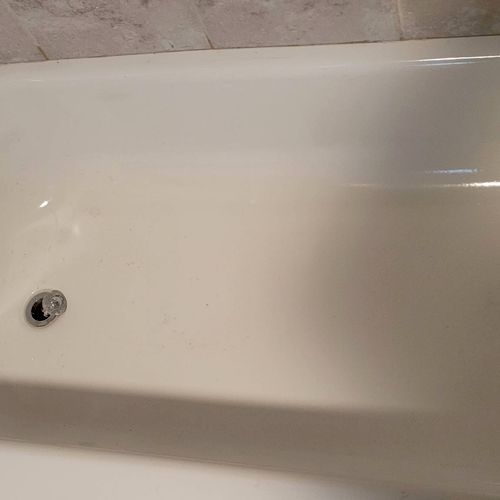 after picture of a tub that needed alot of scrubbi