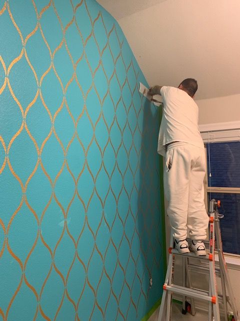 Accent wall using stencil