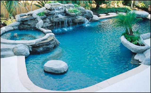 How do you like this beautiful pool in Calabasas 