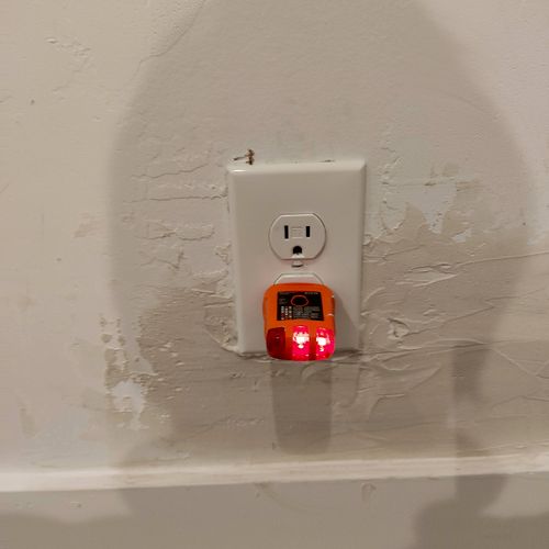 Fix of a non working outlet on a second floor (wir