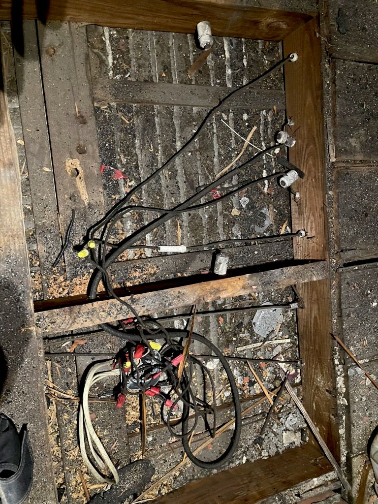 Knob and Tube wire violation 