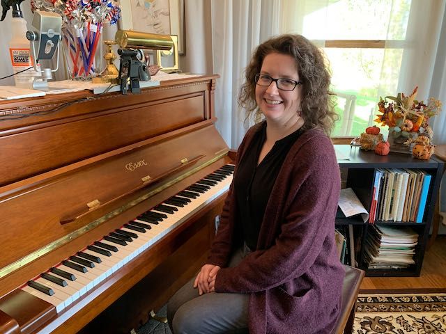 Leslie - Piano Teacher