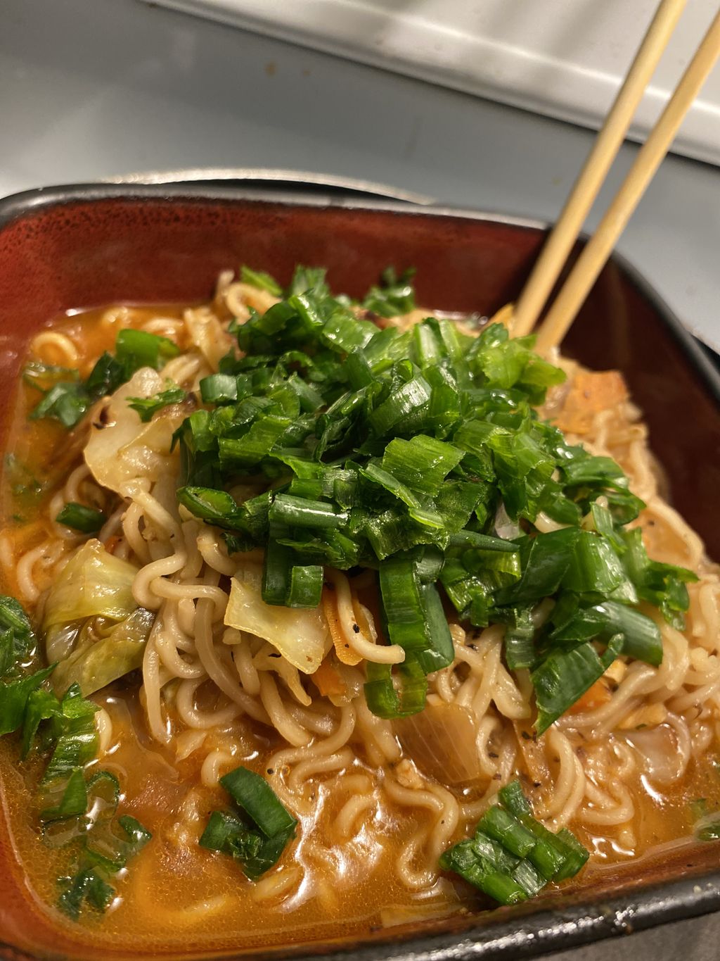🧅🥕🥬+ 🍜 =🤤