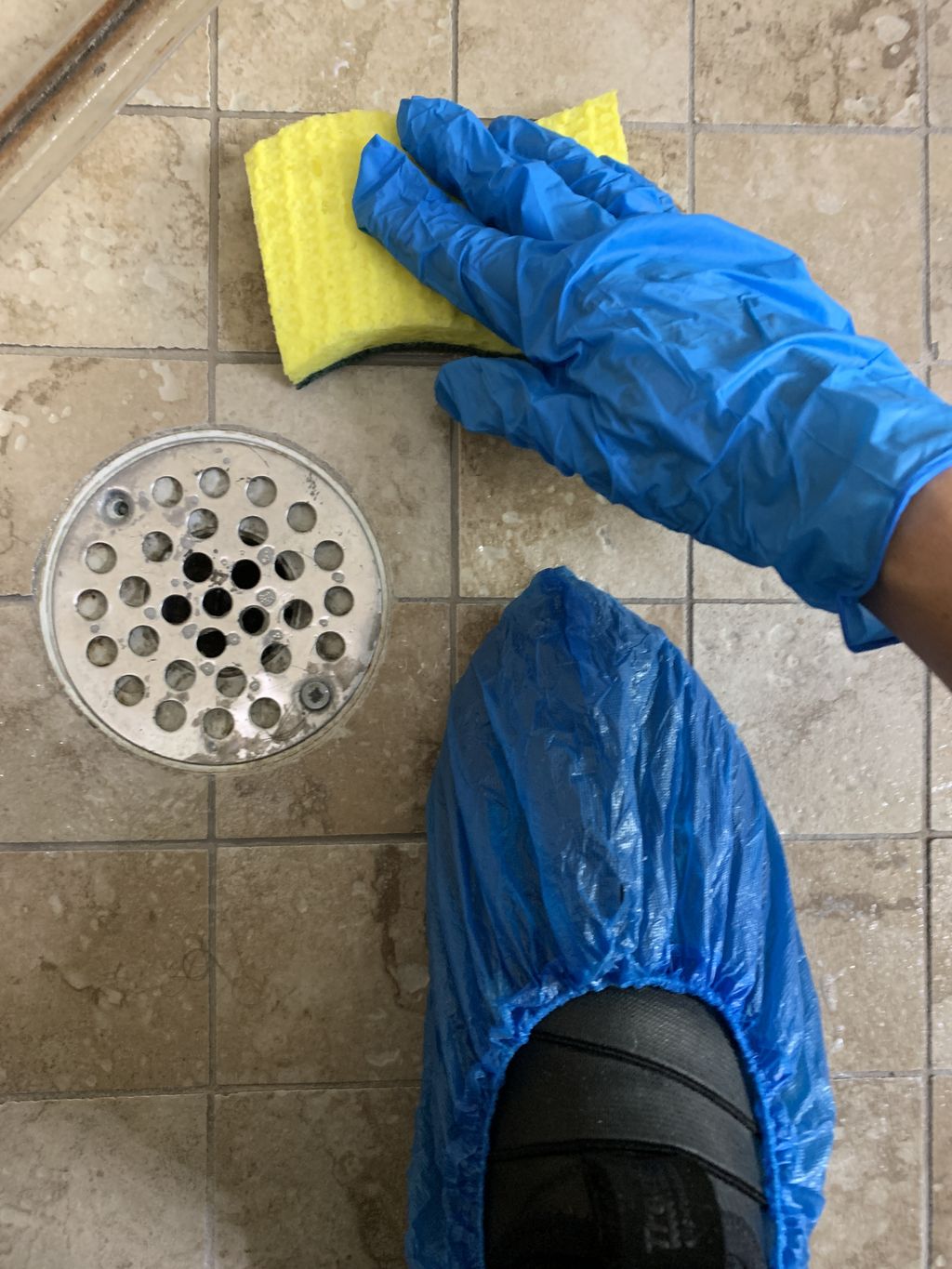 Shoe cover to clean the shower