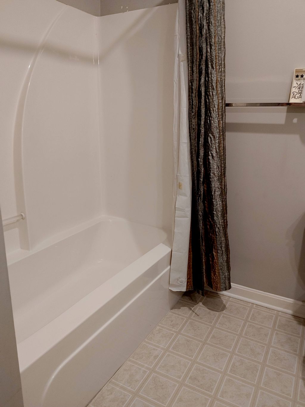 Love a clean shower/tub!
