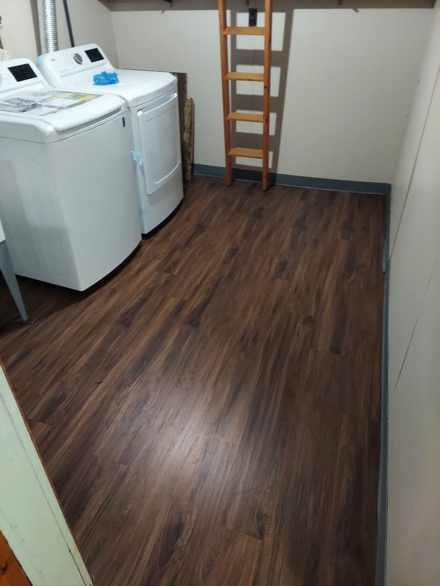 Laundry room update with vinyl