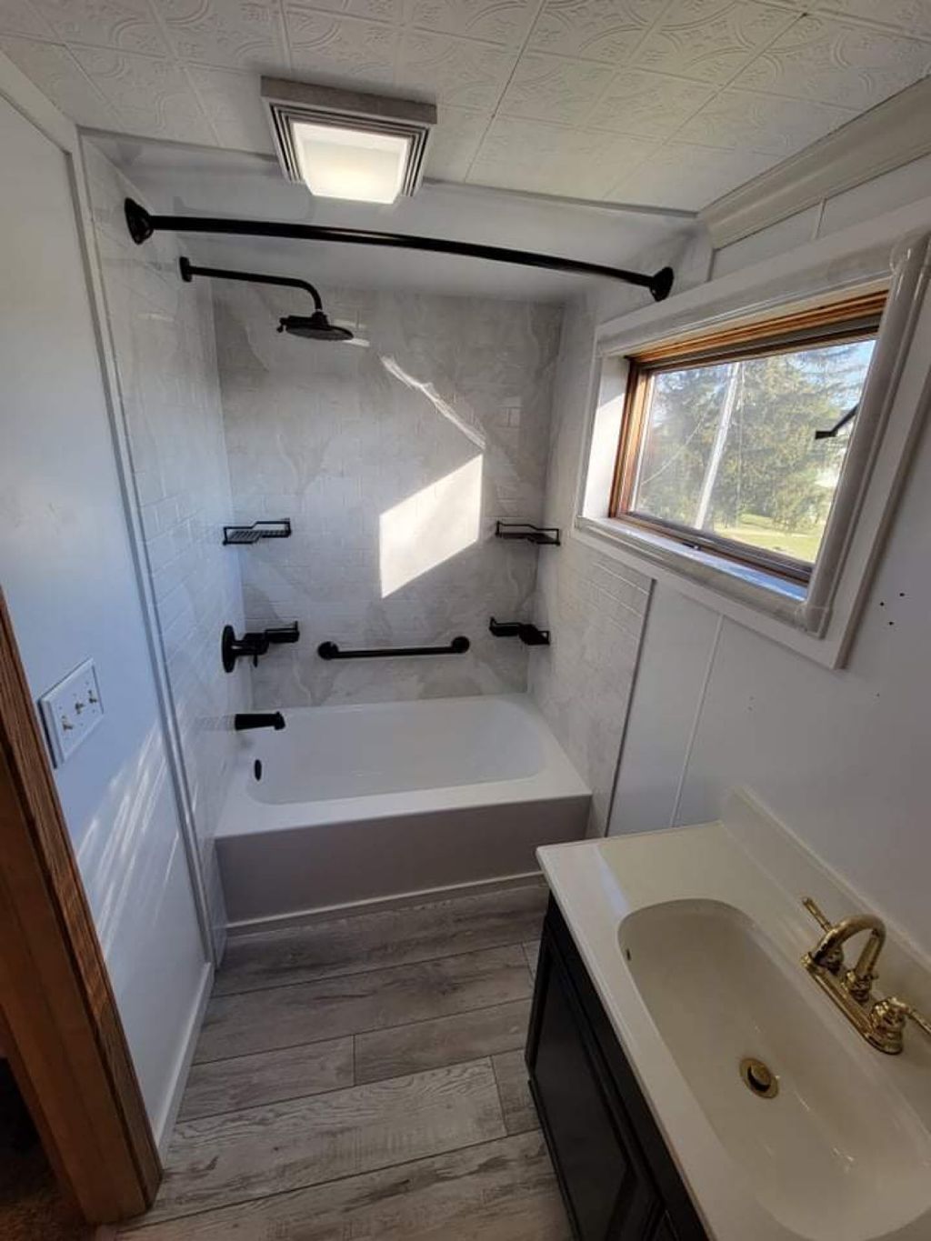 Black Fixtures
